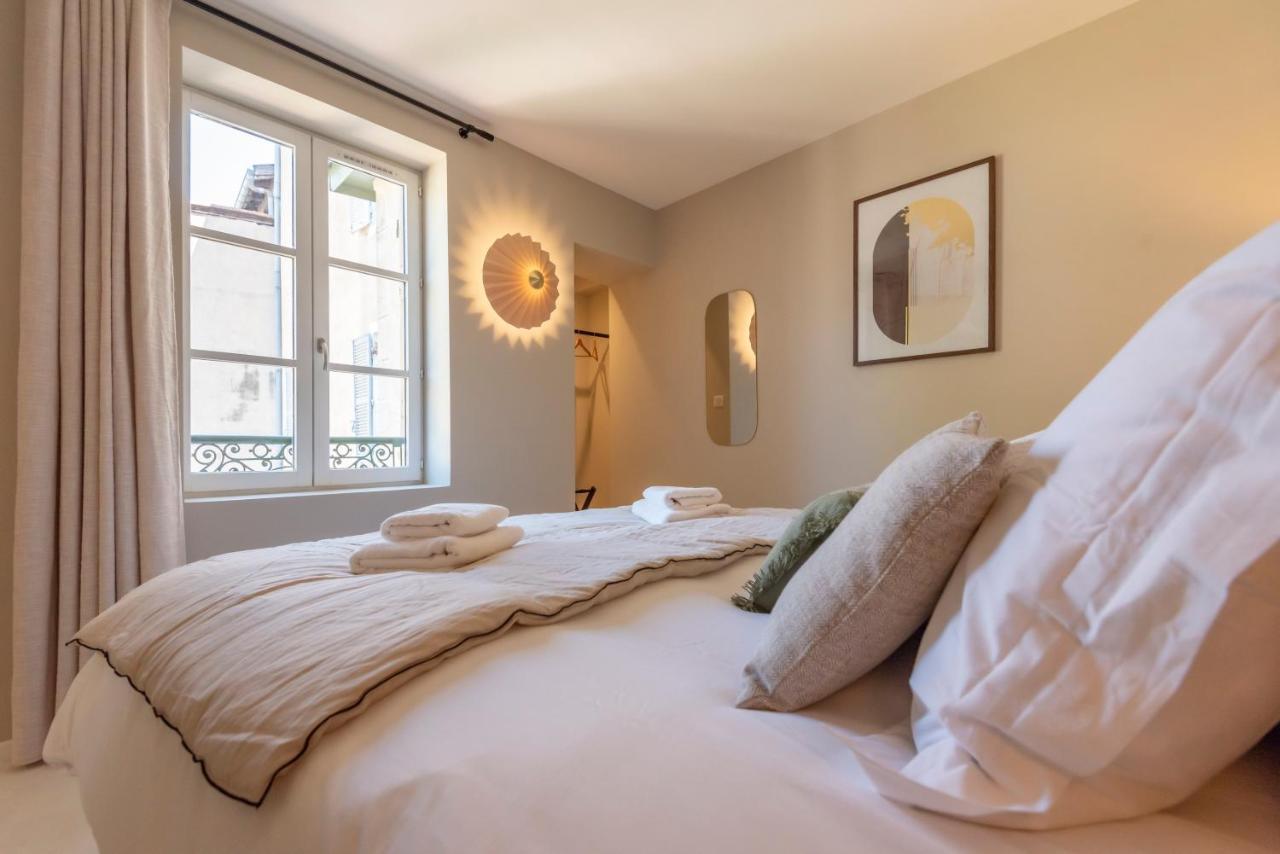 Le Cosy Chic . Proche Gare . Centre-Ville Macon . Neuf . Climatisation . Design . Wifi . Extérieur photo